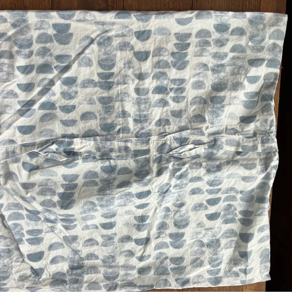 West Elm Cotton Half Moon Pillow Sham (26 X 26 Inches) Boho Blue White Pretty